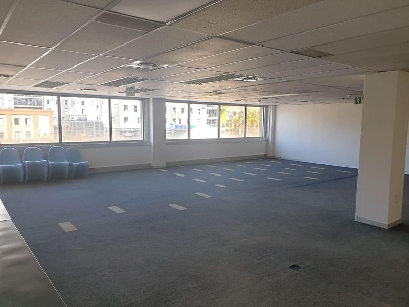 148 SQM NEAT OFFICE SPACE TO LET WITHIN HATFIELD PLAZA BASED ON BURNETT STREET IN HATFIELD