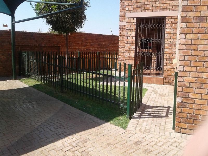 2 Bedroom townhouse to rent in Riversdale