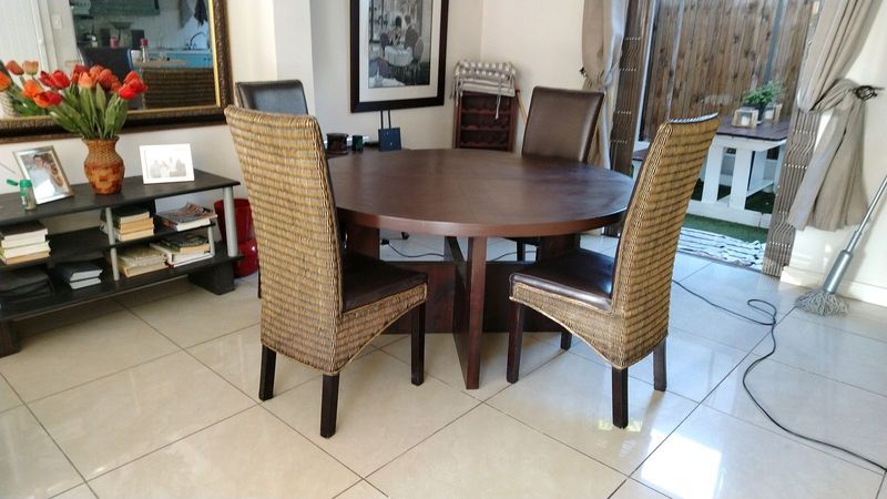 6 Seater round table with 6 chairs