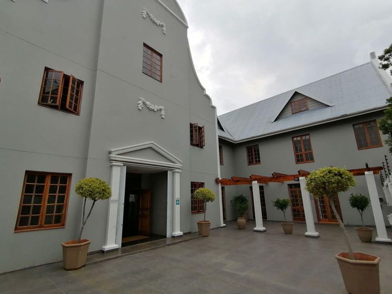 1,702m² Office To Let in Northgate