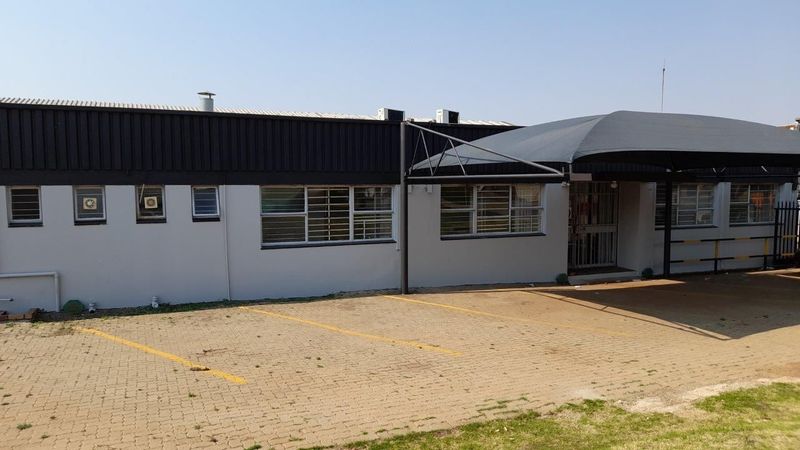 Warehouse to Let in Spartan, Kempton Park