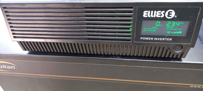 Ellies Inverter and battery box 2400Va