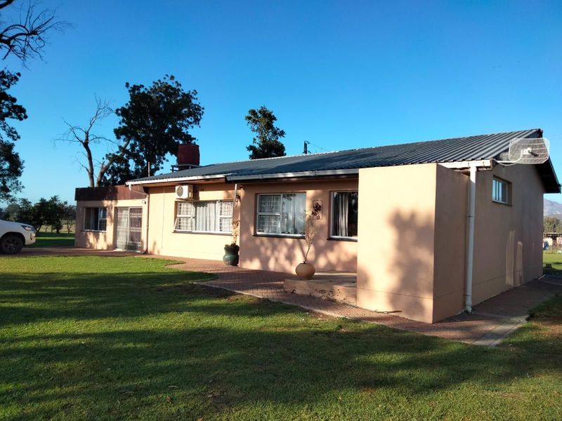 SMALL FARM FOR SALE ON THE SLOPES OF THE BREEDE RIVER