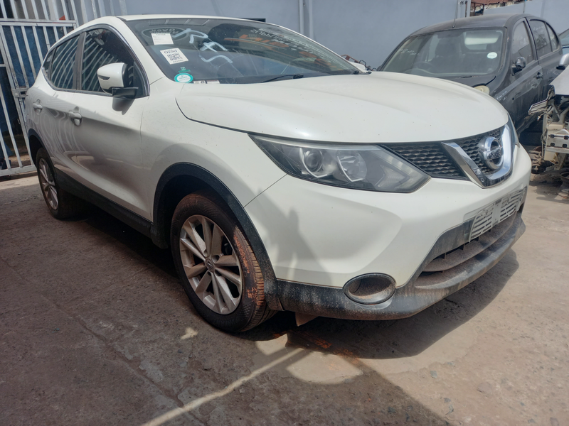 NISSAN QASHQAI 2015 STRIPPING FOR SPARES
