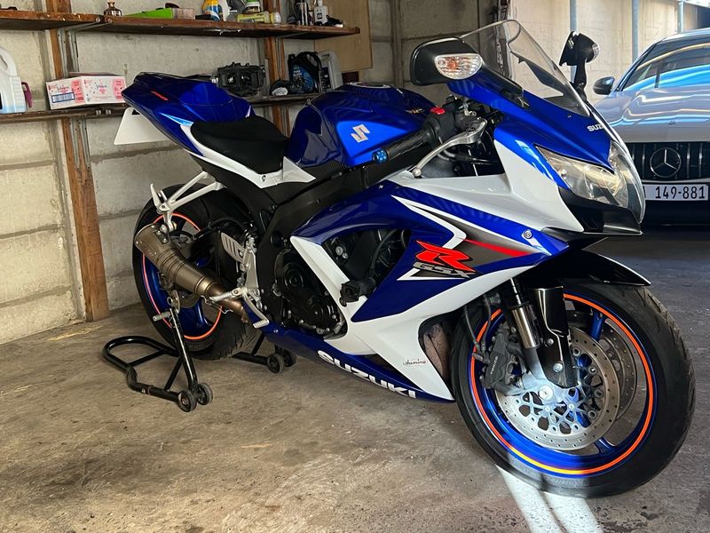 Suzuki GSXR 750 K9