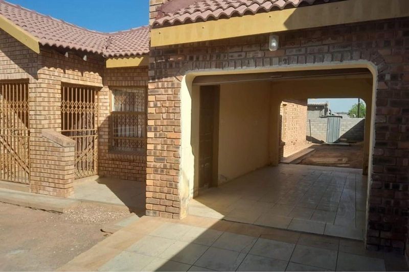 Family house in Seshego for sale.