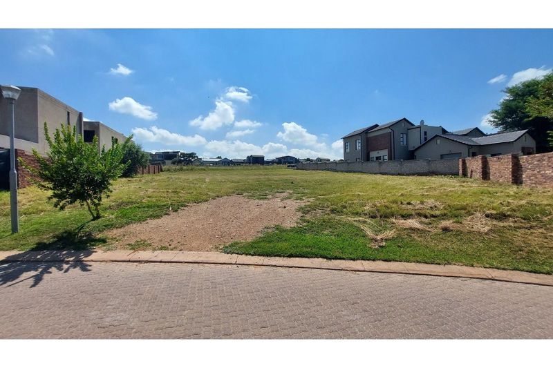 Land for sale in secure Copperleaf Estate , ready to build