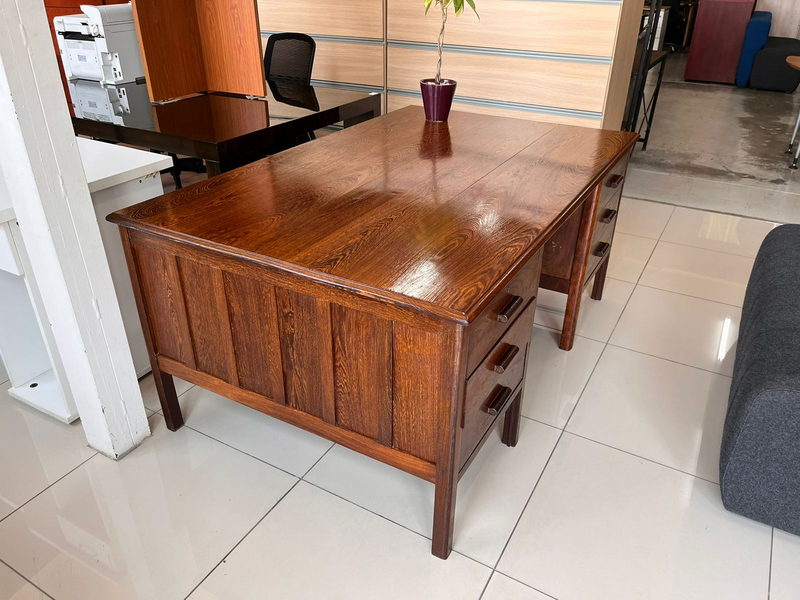 Stunning Partridge Wood Executive DeskR1650.00Length 168cmDepth 105cmHeight 75cm