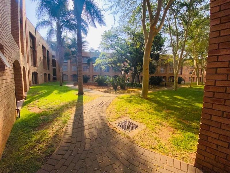 1 Bedroom Bachelor Flat, Walking Distance From UP!