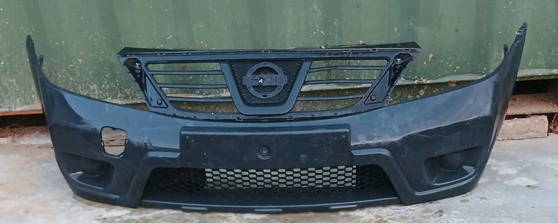 Nissan np200 front bumper and senter grill