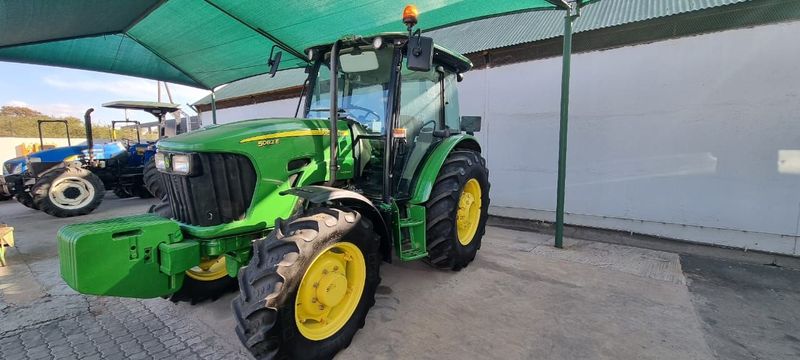 3 X 2020 John Deere 5082 E ,63 kw