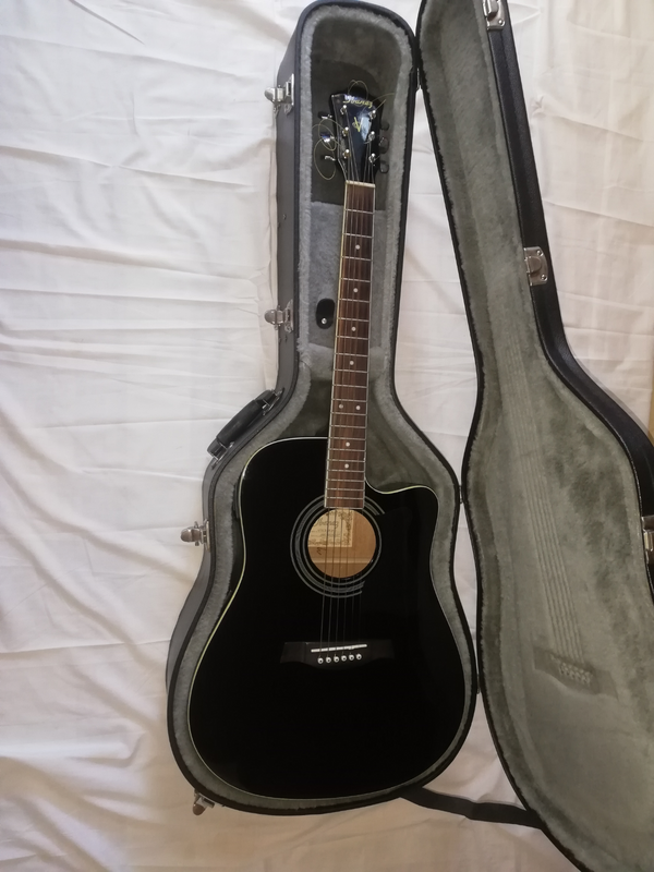 IBANEZ ACOUSTIC/ELECTRIC GUITAR.