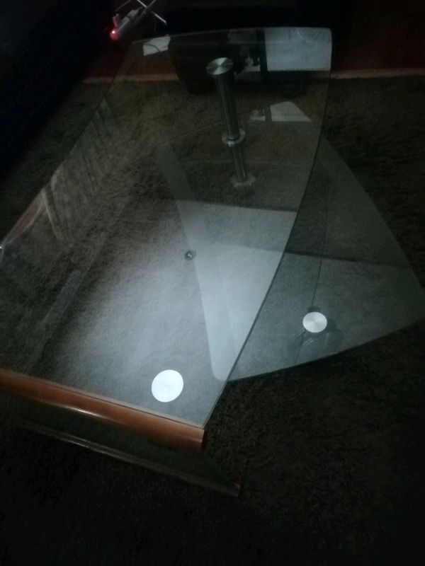 Swivelling glass coffee table