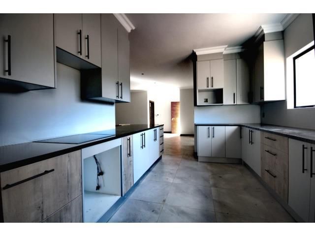 3 Bedroom House For Sale in Melodie