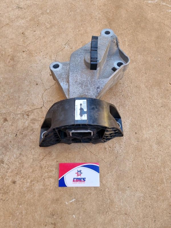 2018 Renault Captur 900T Top Right Engine Mounting For Sale &#64;Ebiesusedspares