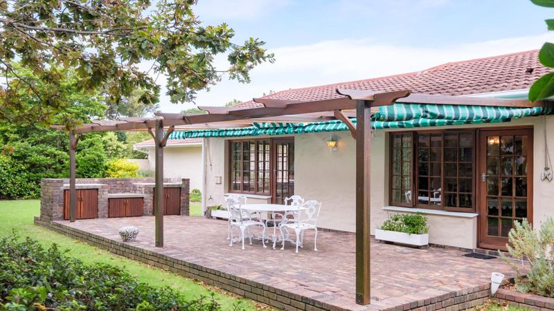 Family home in sought after Constantia Meadows