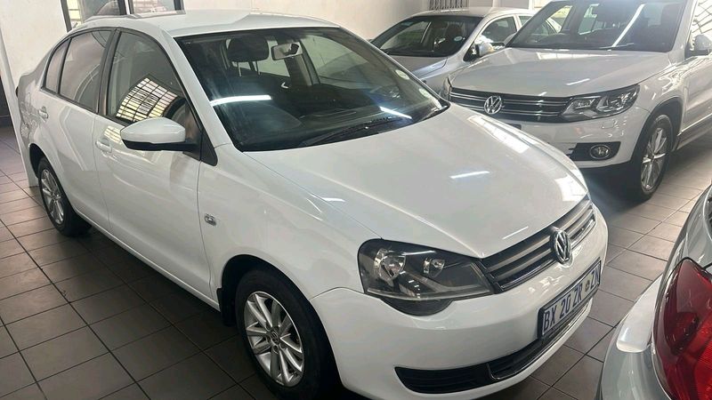 Immaculate condition 2015 VW polo 1.4 silverline sedan