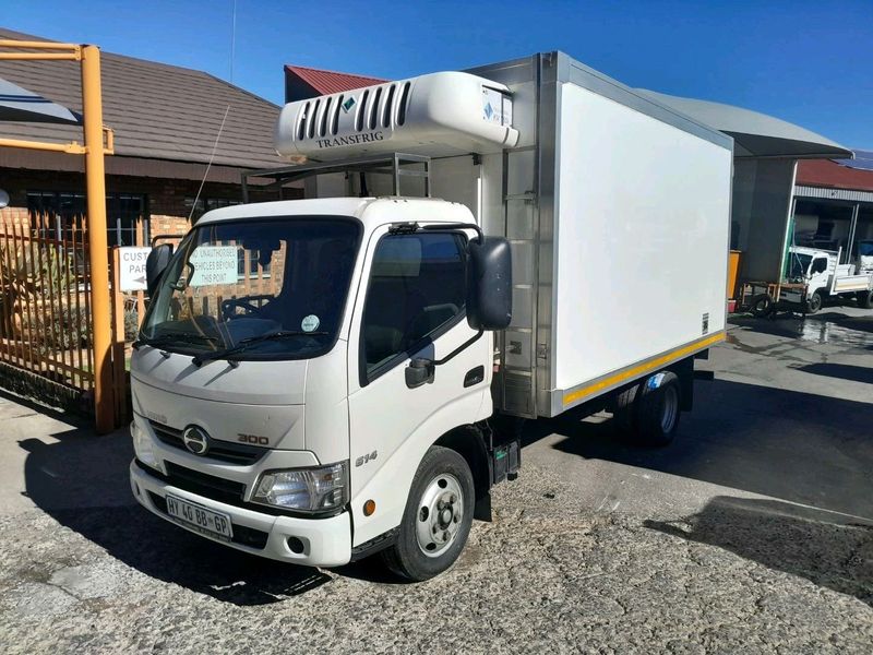 Price Dropped&gt;&gt;&gt;2019 Hino 300 614 2.5Ton Fridge Body, Meat Rails &amp; Transfridge