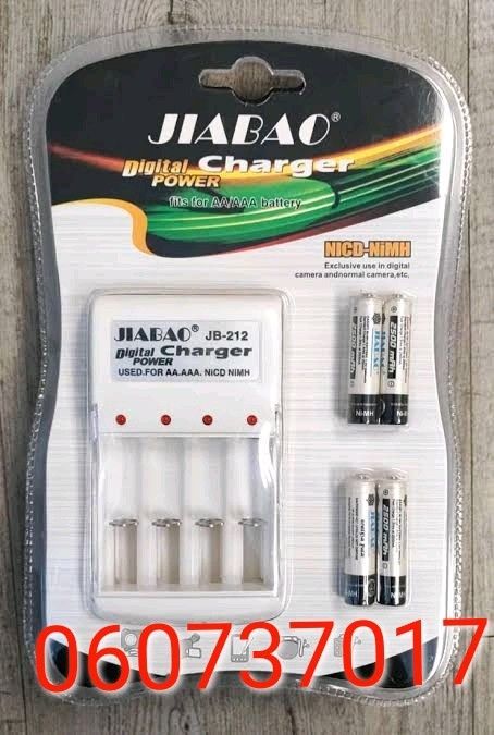 Rechargeable AAA Batteries with Battery Charger - Battery Charger with 4 Pieces AAA (Brand New)