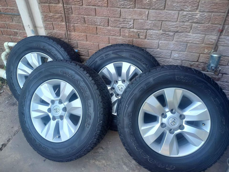Toyota Gd6 mags with tyres size 17 set