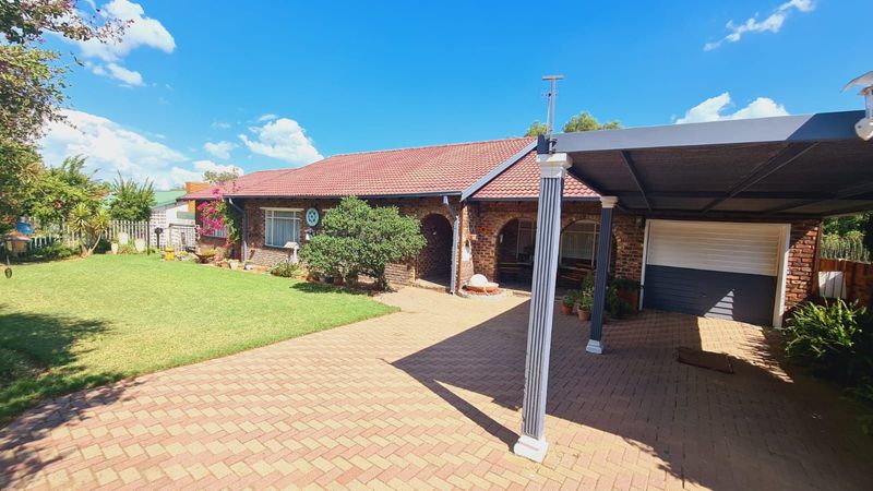 3 Bedroom Freehold For Sale in West Park