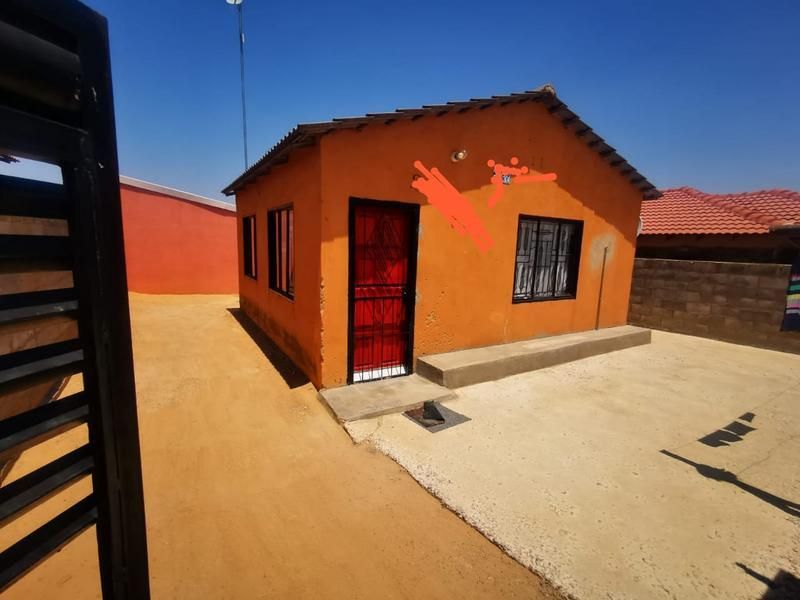 7 Bedroom House For Sale in Esselen Park, Tembisa