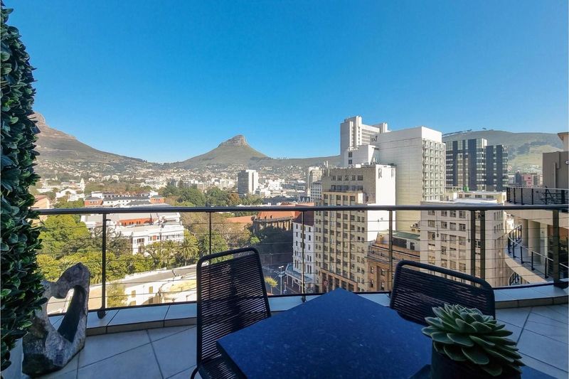 Spectacular Views of Table Mountain  - Magnificent, Beautifully Appointed  2 Bedroom Apartment