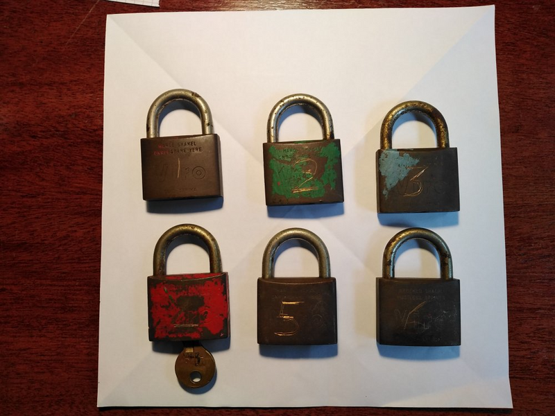 SET OF 6 PADLOCKS WITH MASTER KEY