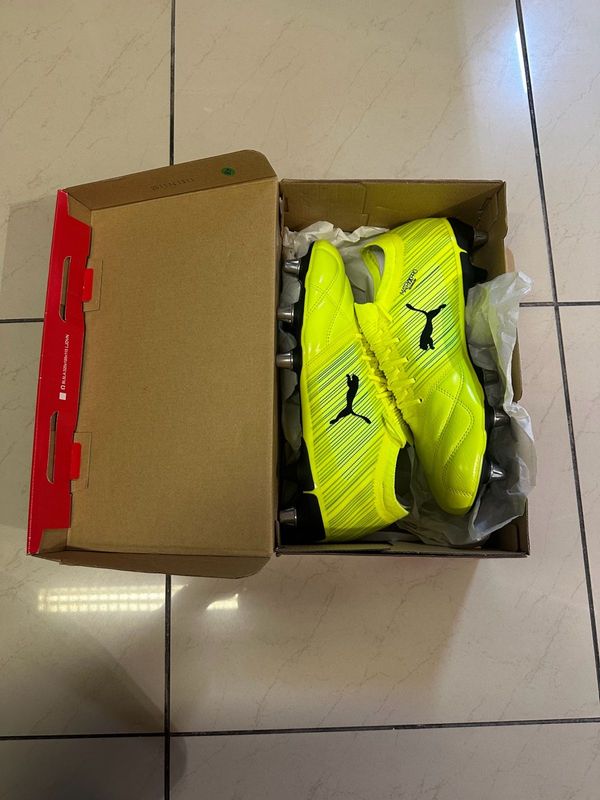 Puma rugby boots UK 7 (BRAND NEW)