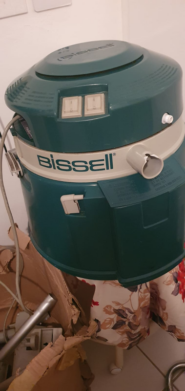 BISSELL BIG GREEN CARPET WASHER AND VACUUM CLEANER