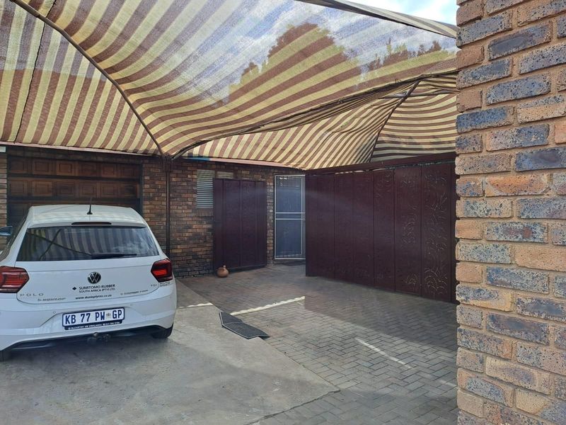 Property to let in CENTURION, THE REEDS