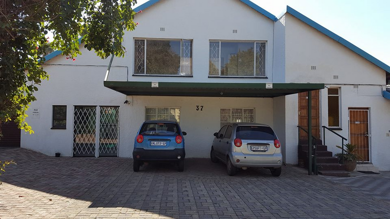 3 Bedr, 2 Bath Duplex for Rent. Horison. R8700pm (DSTV &#43; WI FI &#43; WATER incl)