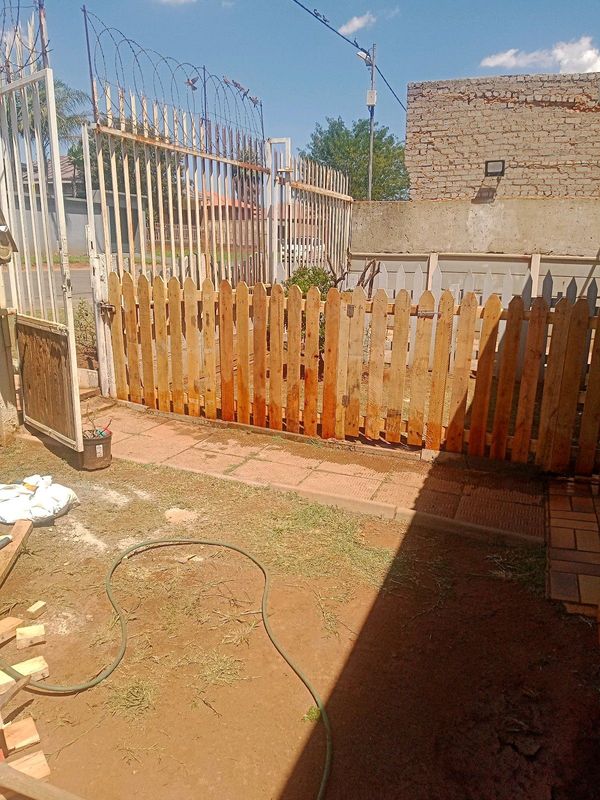 Picket fencing
