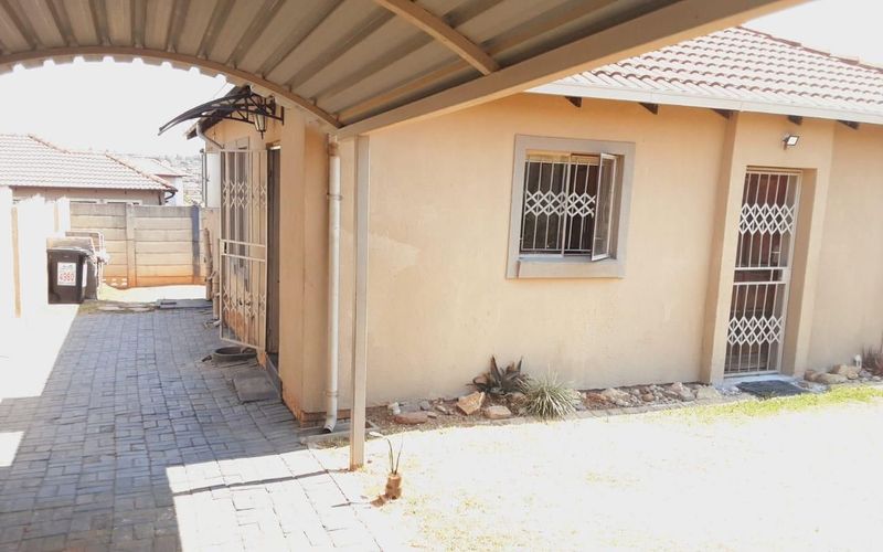 3 Bedroom House To Let in Cosmo City