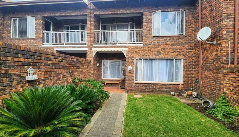 3 Bedroom unit within a secure and sought after complex!