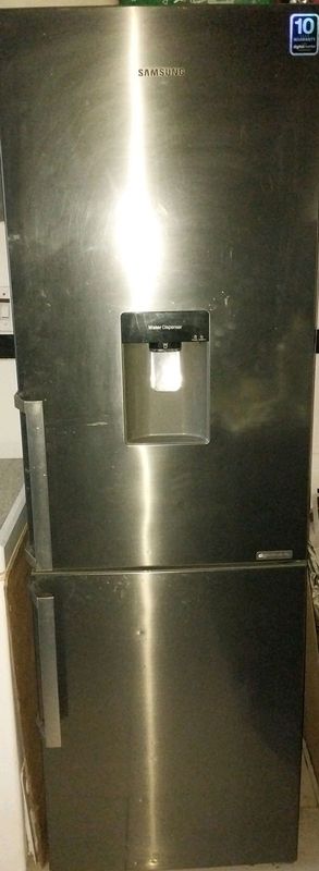 Samsung Digital inverter with water Dispenser Fridge and freezer