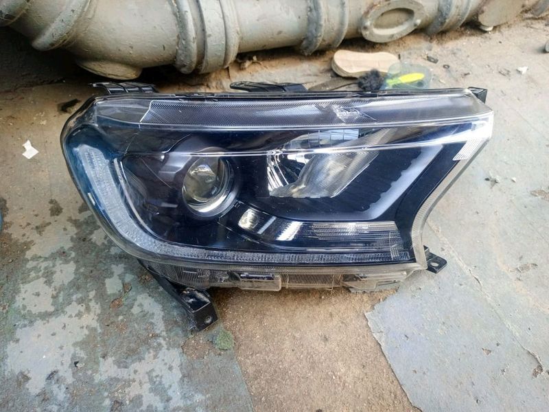 FORD RANGER T8 RIGHT LED HEADLIGHT