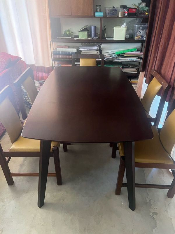 Exquisite dining table &amp; 5 chairs
