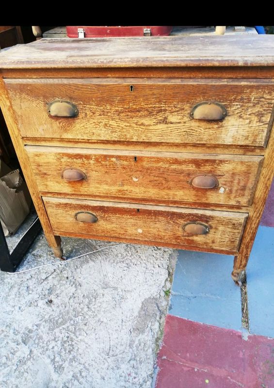 Chest of draws in oak