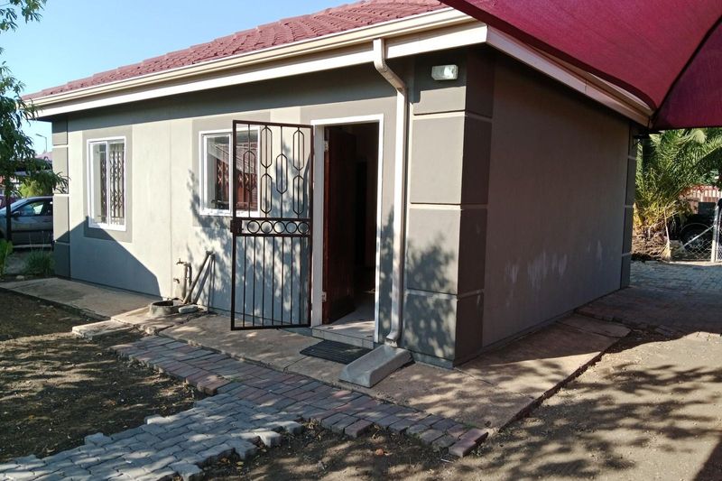 Available house to let in Rosslyn at Nkwe country estate from today