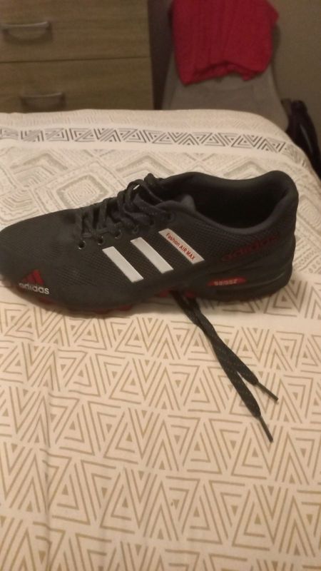 Adidas sneakers size 9 R 500 good condition