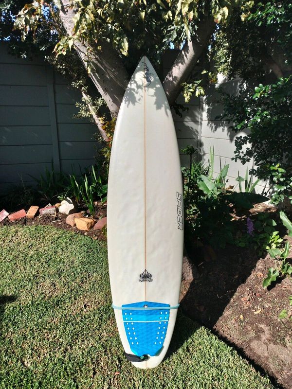 Spider Hydro X 6&#39; 2&#34; Surfboard Bag fins and leash