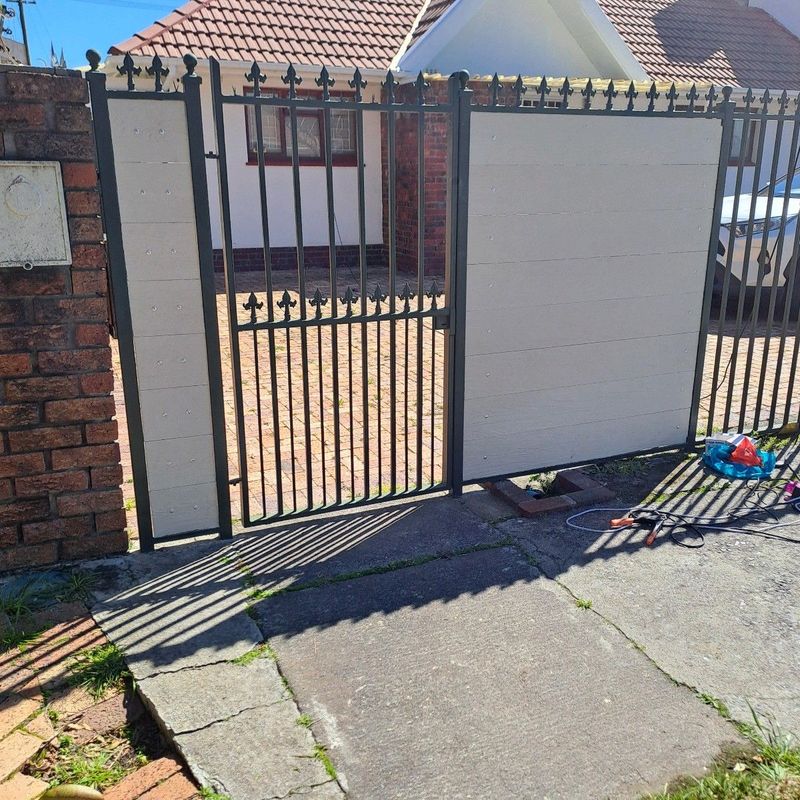 Nutec planks cladded on steel gates and boundary fence