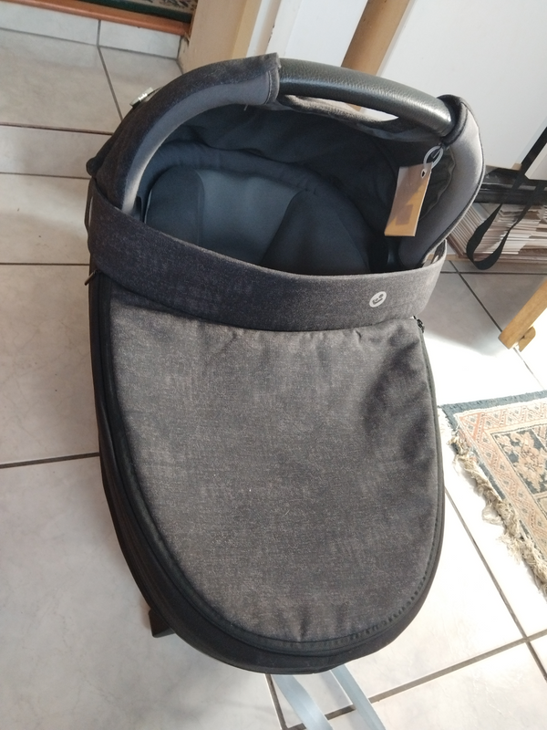 Maxi Cosi Jade carry cot