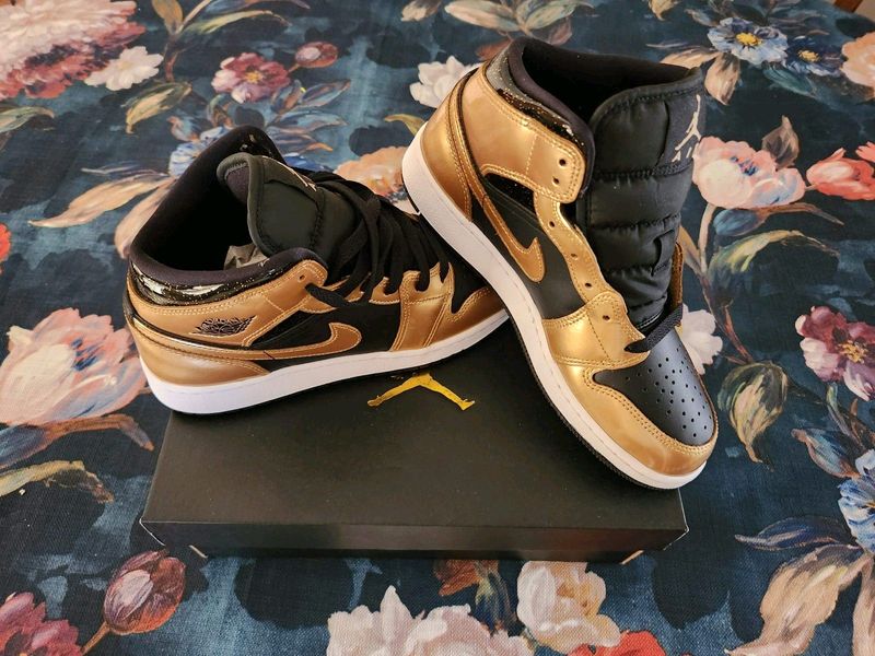 Nike Air Jordan 1 Mid Gold\Black