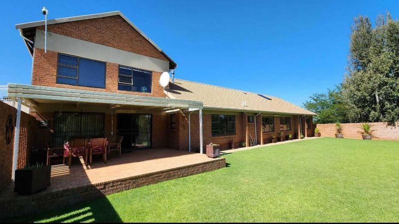 Architect designed house on a beautiful Small Holding in Ferreira