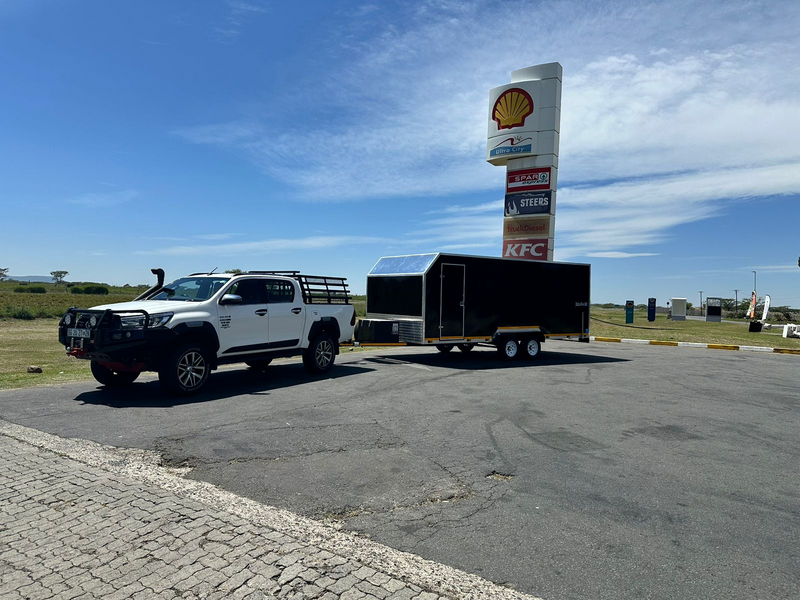 ENCLOSED CAR TRAILER