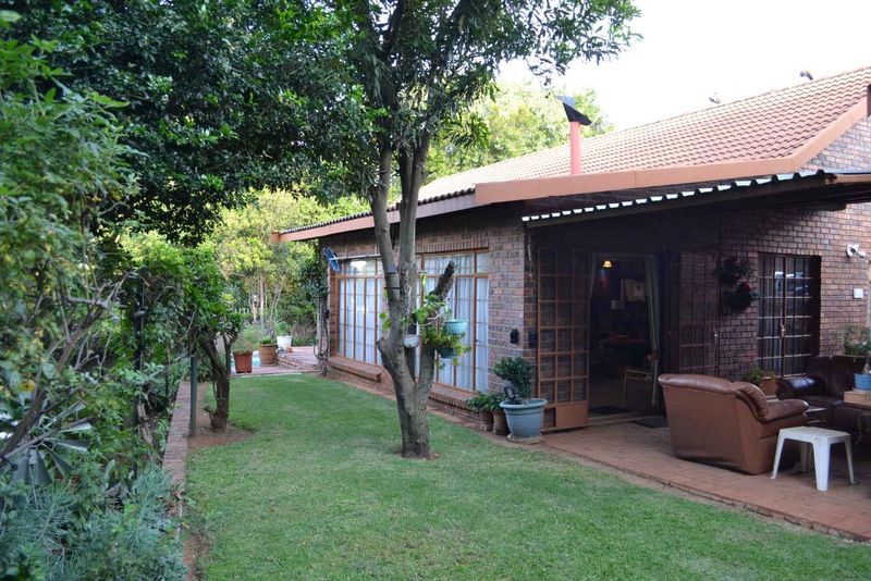Great Location for a Family Home in Alphen Park - Sign the Offer!