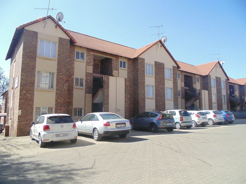 PROPERTY FOR SALE IN CENTURION:  KOSMOSDAL