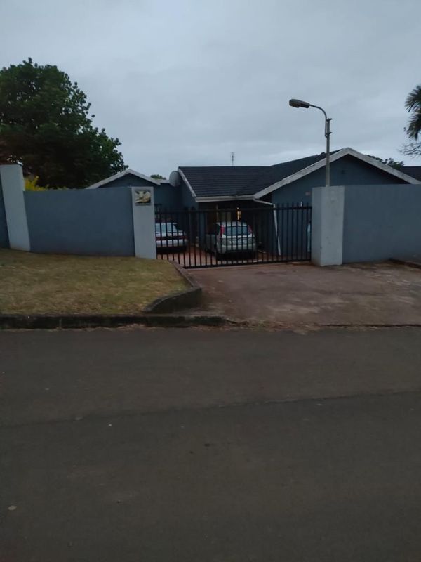 4 bedrooms house in Grantham park R 1 499000